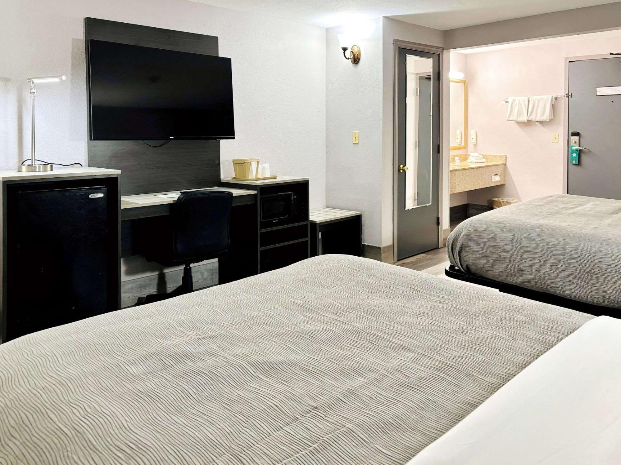 Quality Inn Raynham - Taunton Exterior photo